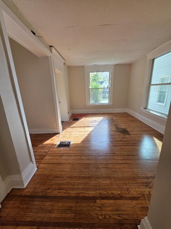 Primary Photo - 933 S Plymouth Ave