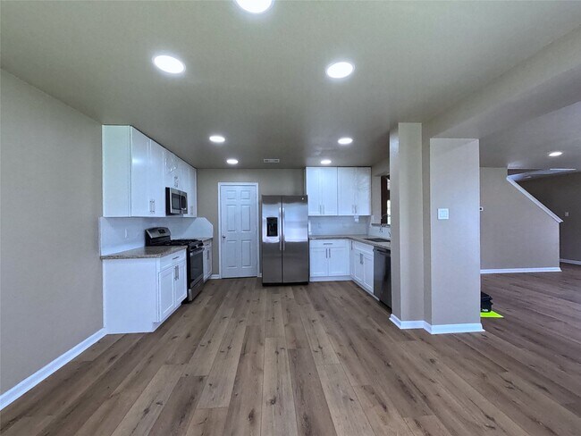 Building Photo - 17107 Westminster Village Ct