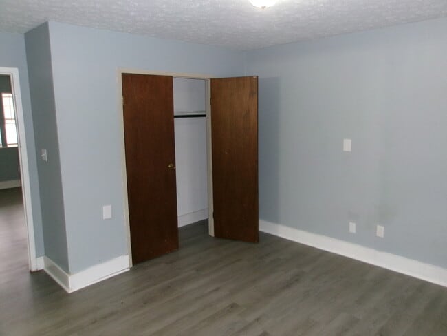 Building Photo - 204 N Warren St