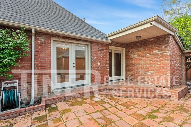 Building Photo - 801 46th St