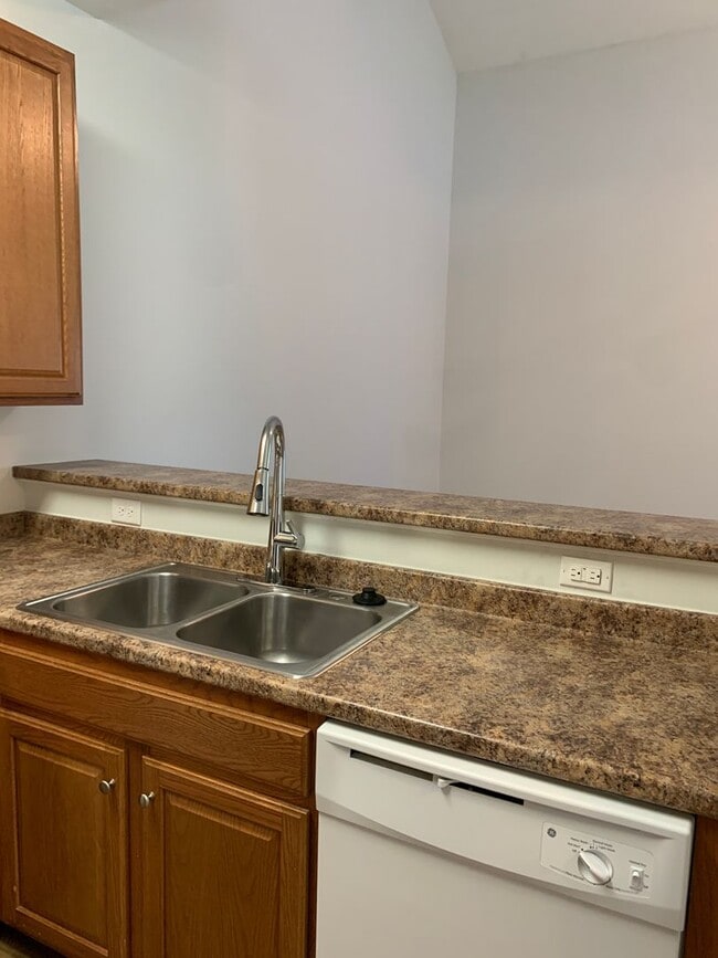 Building Photo - 3 Bedroom 2 Bath Townhome in Pleasant Grov...