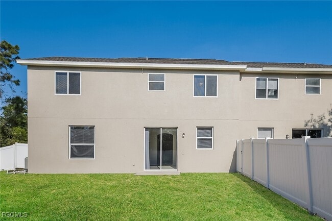 Building Photo - 630 Creuset Ave S