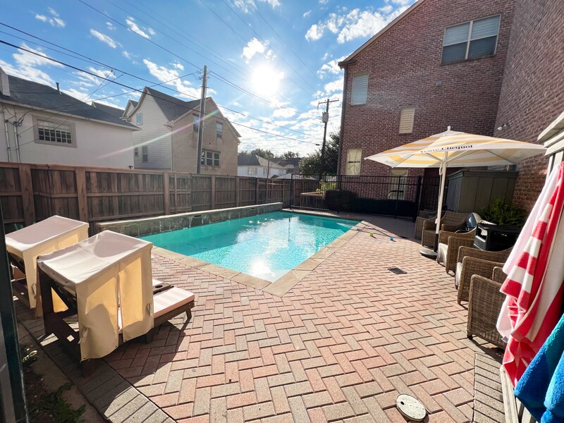 Building Photo - 3421 Normandy Ave