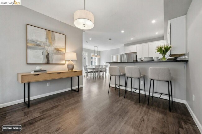 Building Photo - 817 Estancia Ter