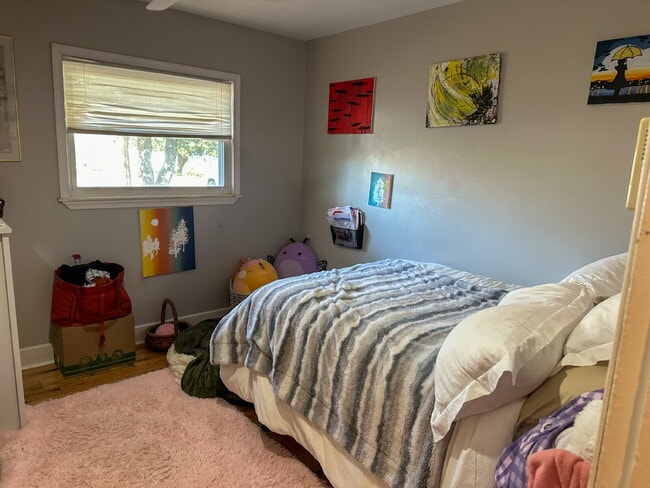Building Photo - Charming Riverside Retreat: 3-Bedroom, 2-B...