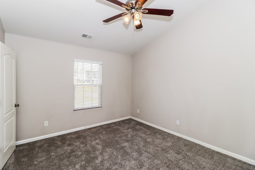 Building Photo - 7413 Hidden Creek Dr