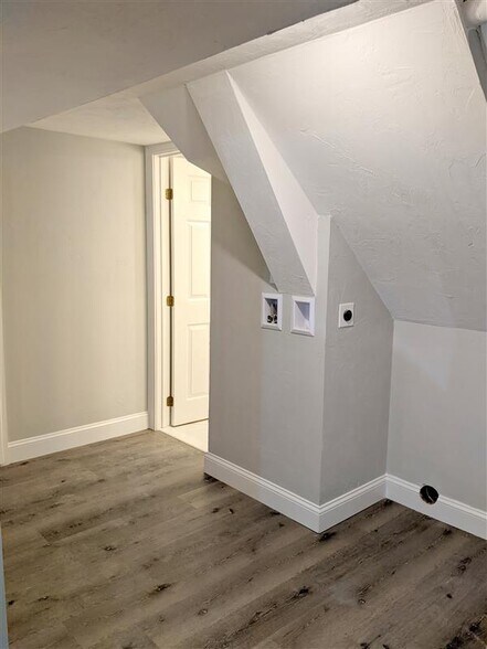 Building Photo - 16 Bowen Ave