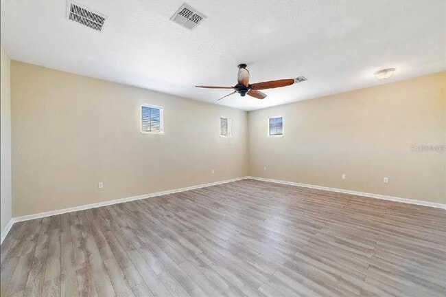 Building Photo - 2301 Roat Dr