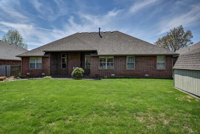 Building Photo - Executive Rental in Park Crest Meadows