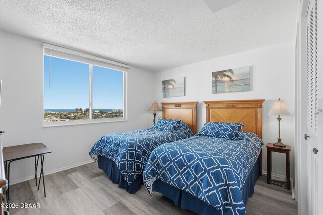 Building Photo - 925 N Halifax Ave