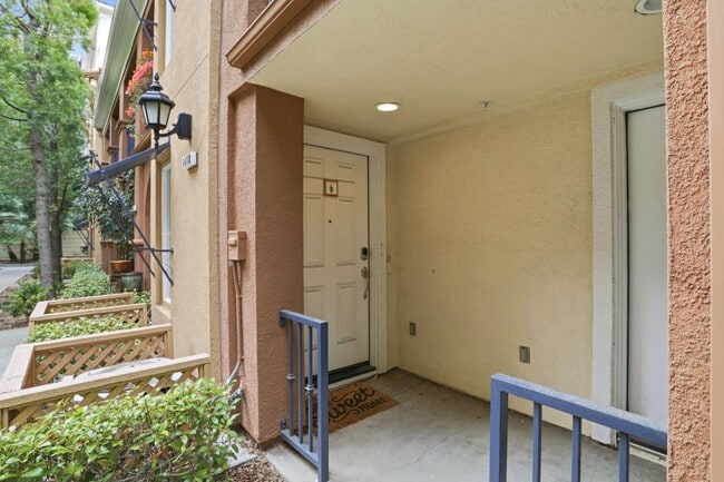 Building Photo - 1418 Allegado Alley