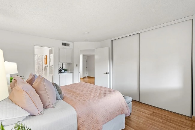 Building Photo - Charming 1 Bedroom 1 Bathroom Condo in the...