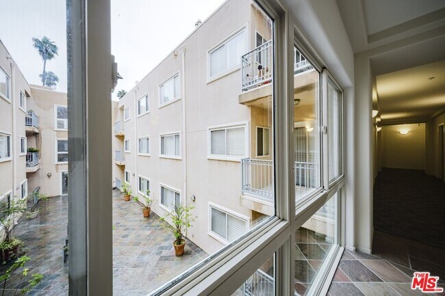 Building Photo - 937 12th St