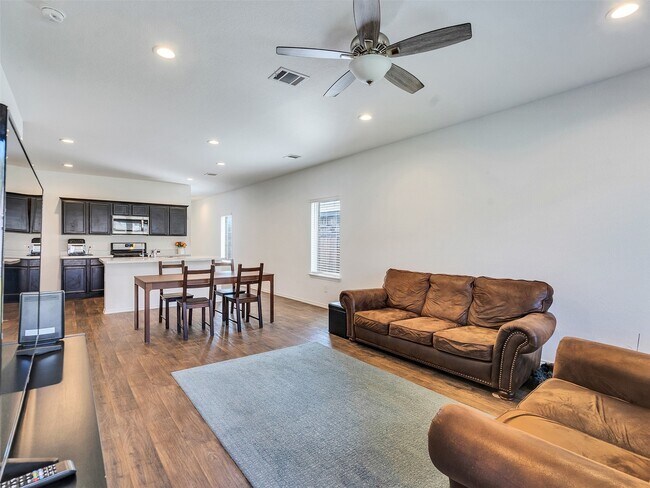 Building Photo - 14744 Hazel Br Dr