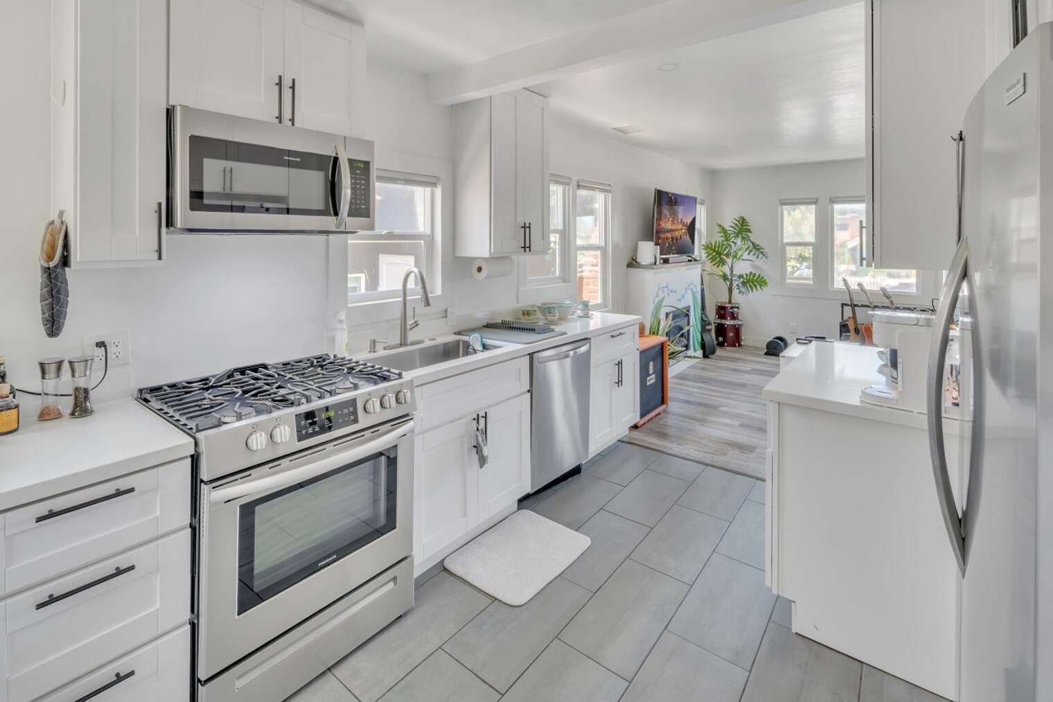 Building Photo - 4129 Vermont St