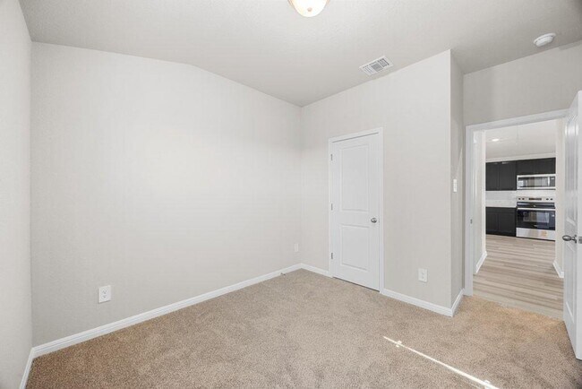 Building Photo - 140 Honey Bee Rd