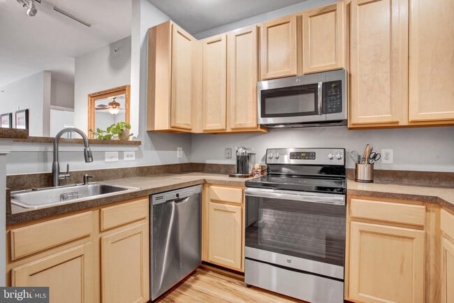 Building Photo - 42480 Rockrose Square