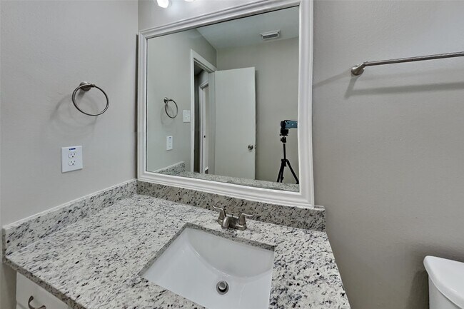 Building Photo - 21027 Terrace View Dr