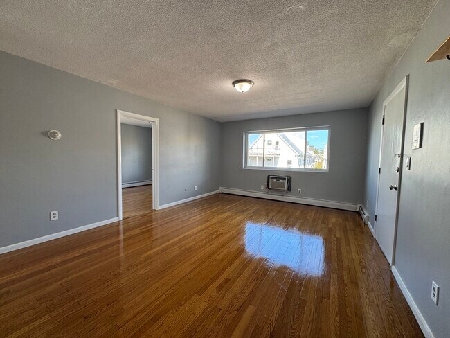 Building Photo - 549 Adams St