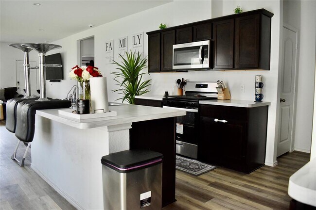 Building Photo - 1811 Legacy Hills Dr