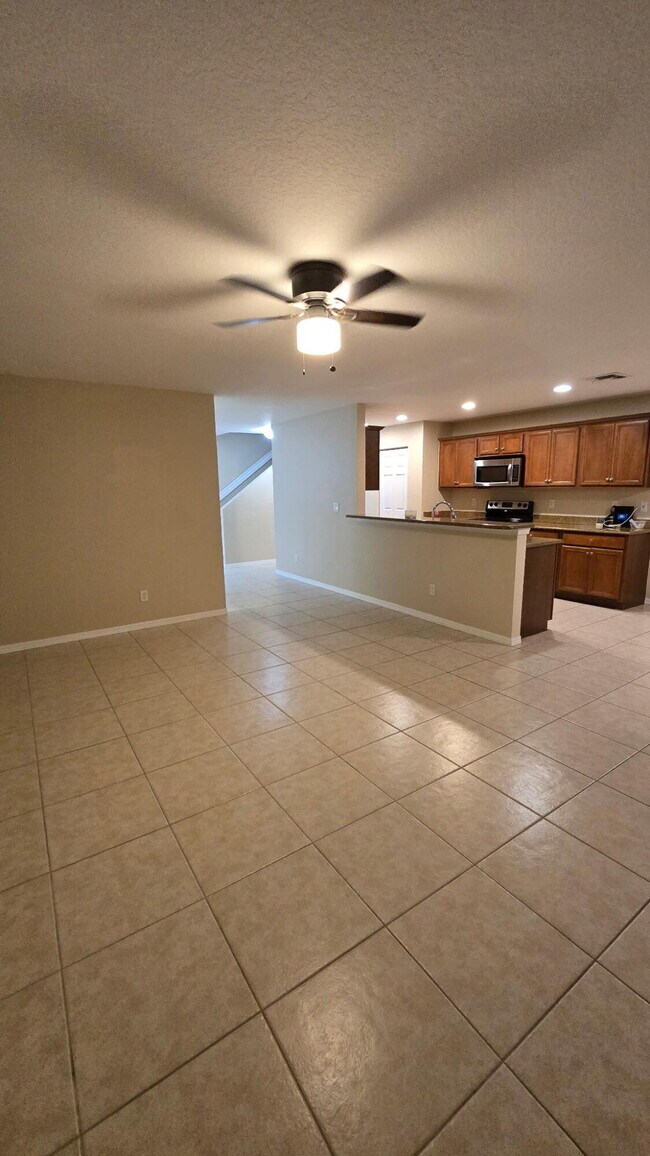 Building Photo - 1999 Newport Isles Blvd