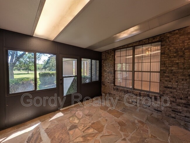 Building Photo - 2826 Dilmore Rd