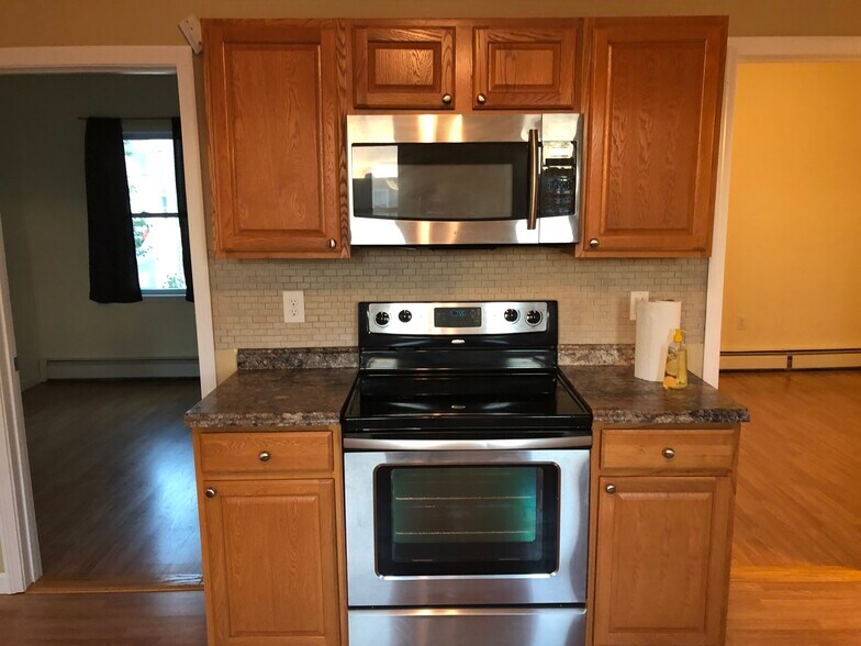 Building Photo - 42 Pond St