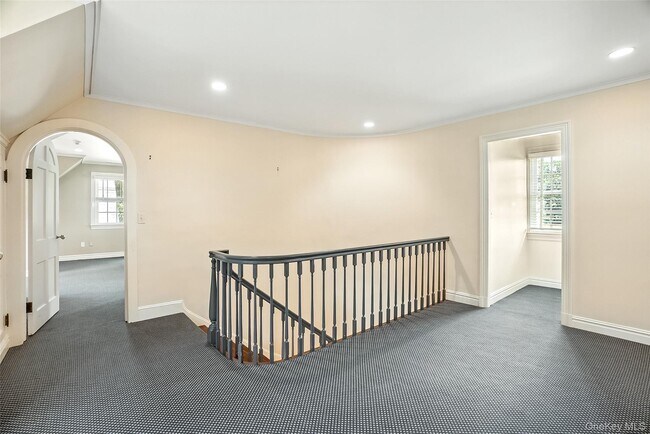 Building Photo - 6 Club Rd