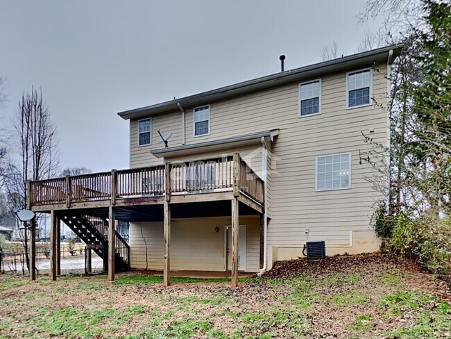 Building Photo - 2020 Foster Dr