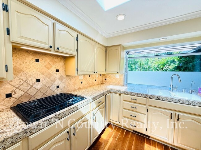 Building Photo - 22369 Ferdinand Ct