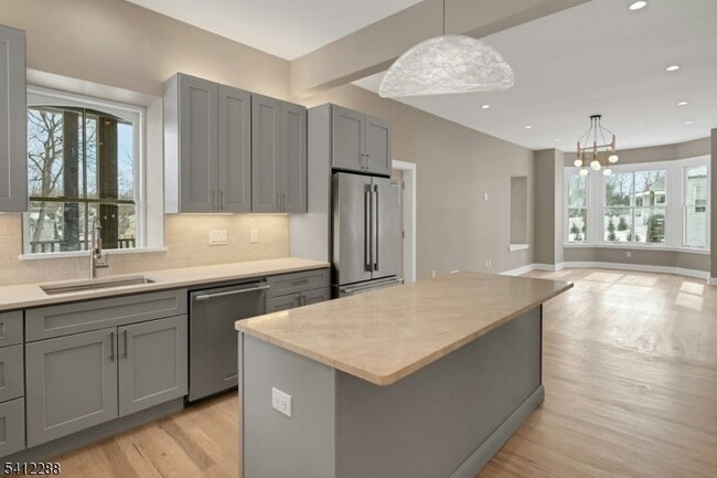 Building Photo - 49 Park Ave