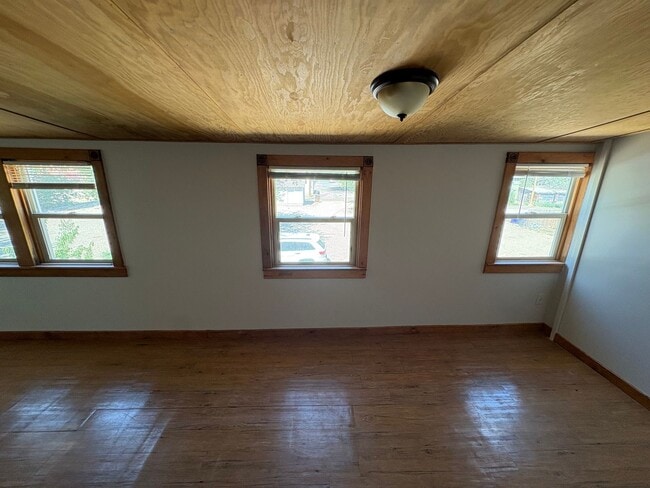 Building Photo - 1529 10th Ave