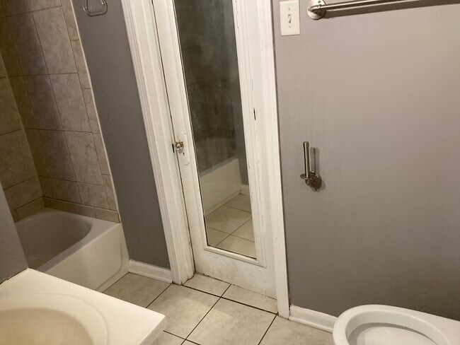 Building Photo - 1620 East Ave