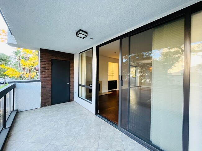 Building Photo - Lush and Lavish Lower Level Beverly Hills ...