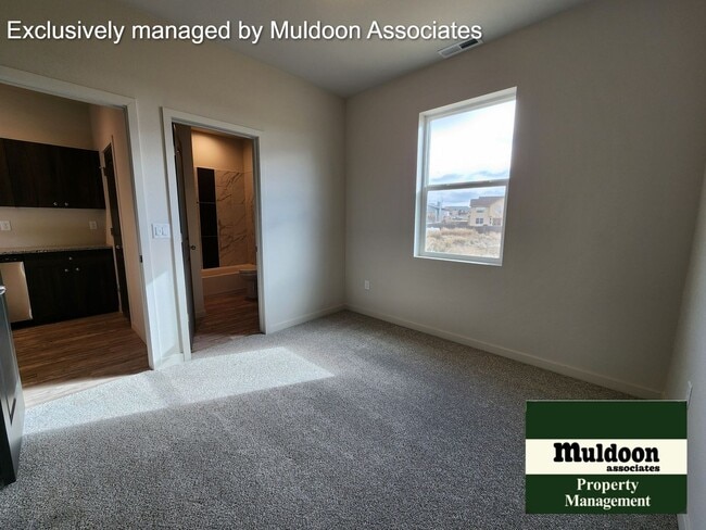 Building Photo - Available now! New Duplex Home in Pueblo West!