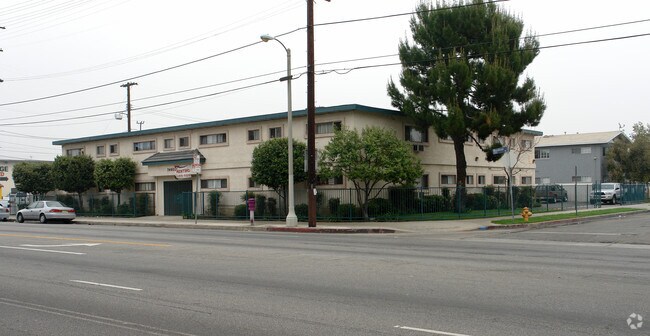 Building Photo - 7460 Woodman Ave