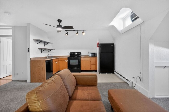 Building Photo - Charming 1-Bedroom Attic Apartment in the Heart of City Park West