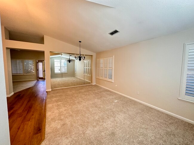 Building Photo - 4976 Mesa Ridge Dr