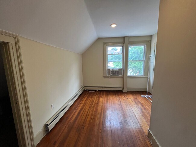 Building Photo - Mansfield Heights | 317-319 Mansfield St.