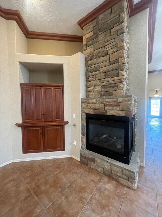 Building Photo - Gorgeous home in The Boulders at Sonoma Ra...
