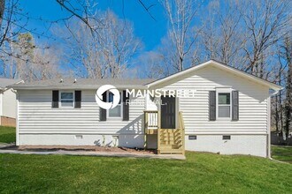 Building Photo - 3 Bedroom Pet-Friendly Home in Charlotte, NC with Main Street Renewal