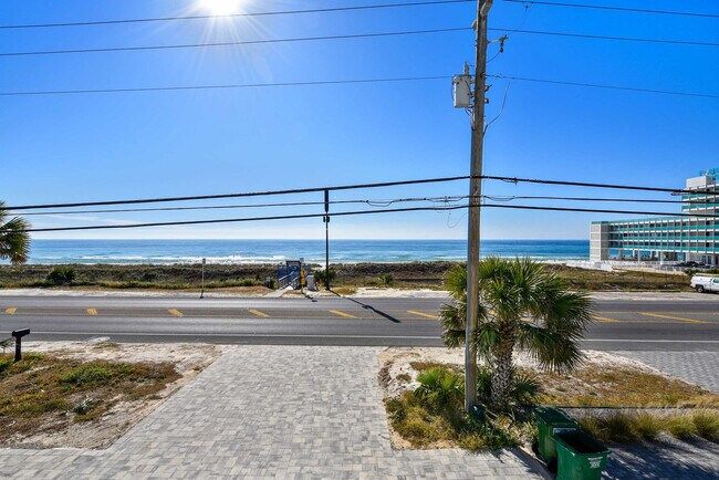 Building Photo - 14300 Front Beach Rd