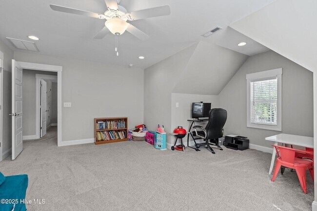 Building Photo - 594 E L Ives Dr