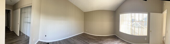 Building Photo - Spacious 2 bedroom condo with garage
