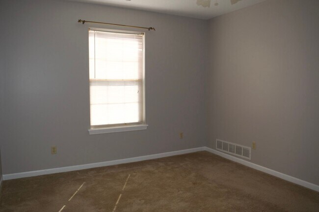 Building Photo - Great 3 Bed 2 Bath House In Ashland MO!