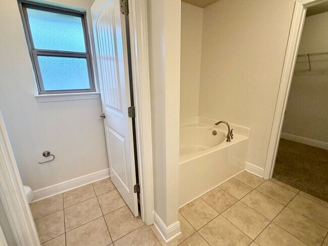 Building Photo - 4599 Belvedere Circle