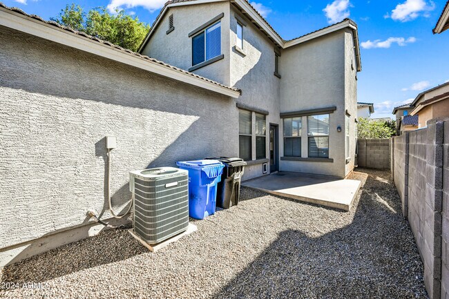 Building Photo - 1909 E Oxford Ln