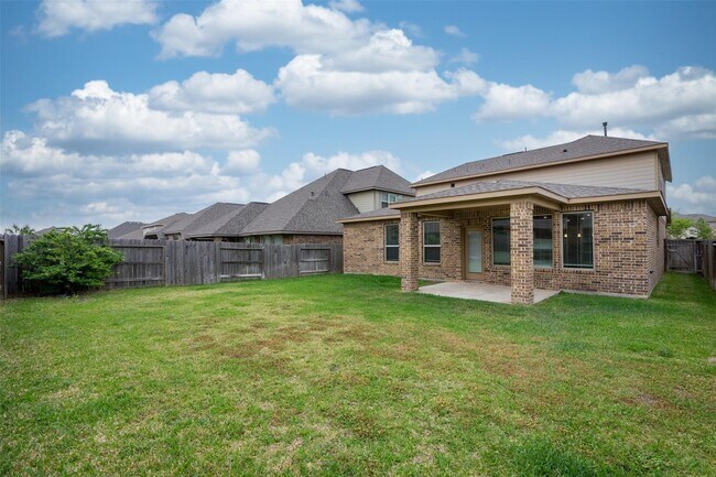 Building Photo - 16611 Highland Country Dr