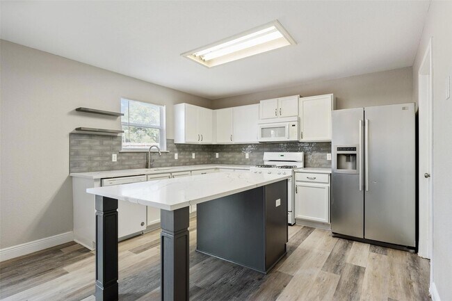 Building Photo - 1809 Vanderhill Cove