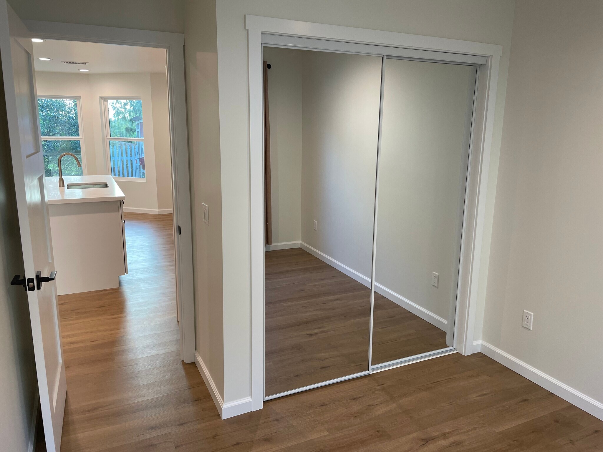 Building Photo - 1191 Hillside St